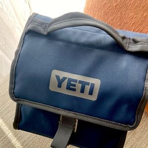 Navy Blue Insulated Yeti Lunchbox with Easy Clean